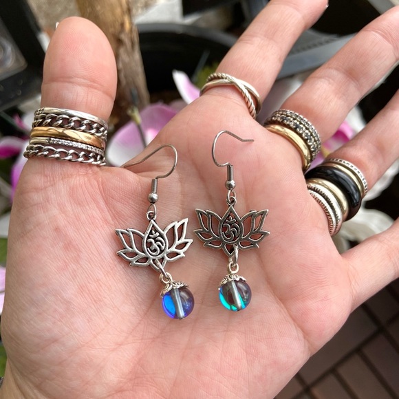 ๐ด SALE ! red dot items are 2 for $25 . Bundle more than 3 and its $10 each ๐ - Picture 9 of 12